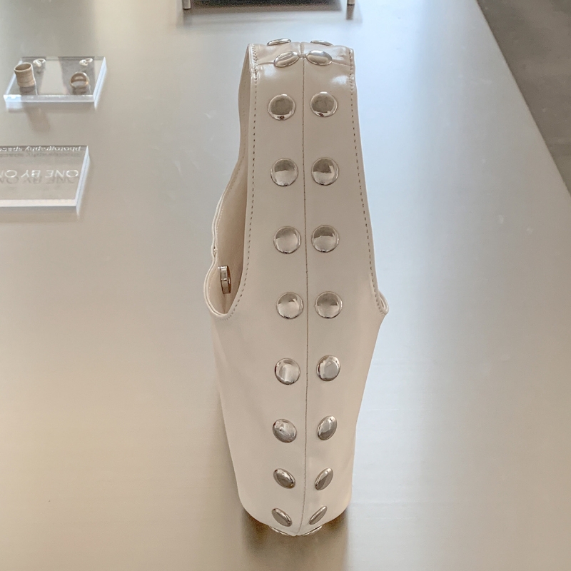 Новая модная сумка в ретро-сти – обзор и цена Leatherwork Rivets